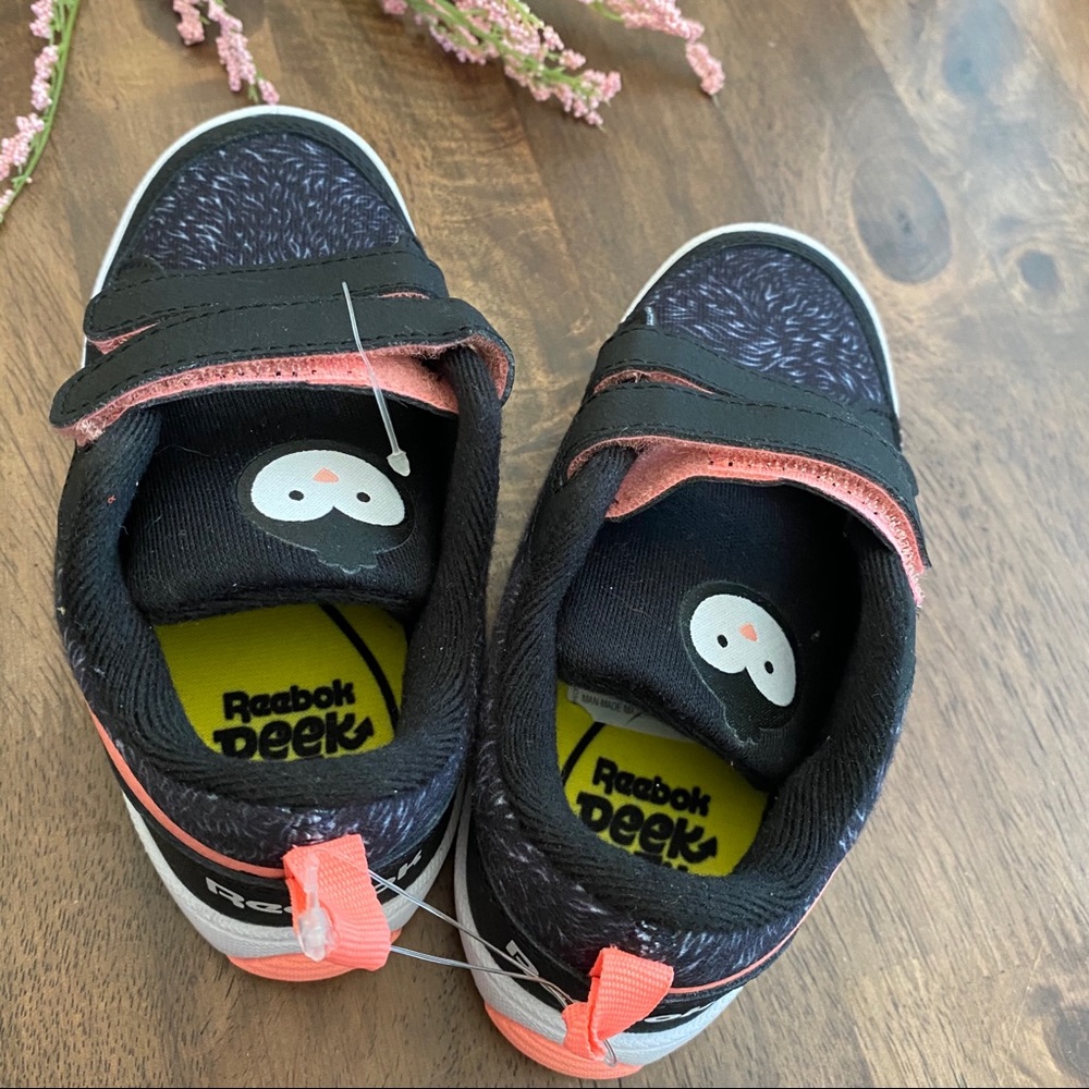 REEBOK - Toddler Girl Penguin Sneaker - SIZE 8